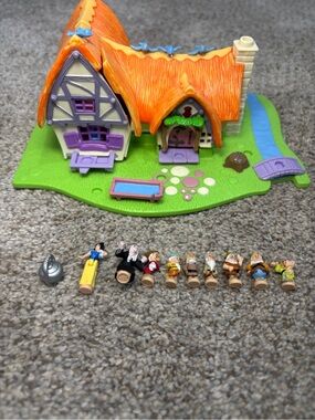 Bluebird Disney Snow White & The Seven Dwarfs Polly Pocket Cottage - COMPLETE